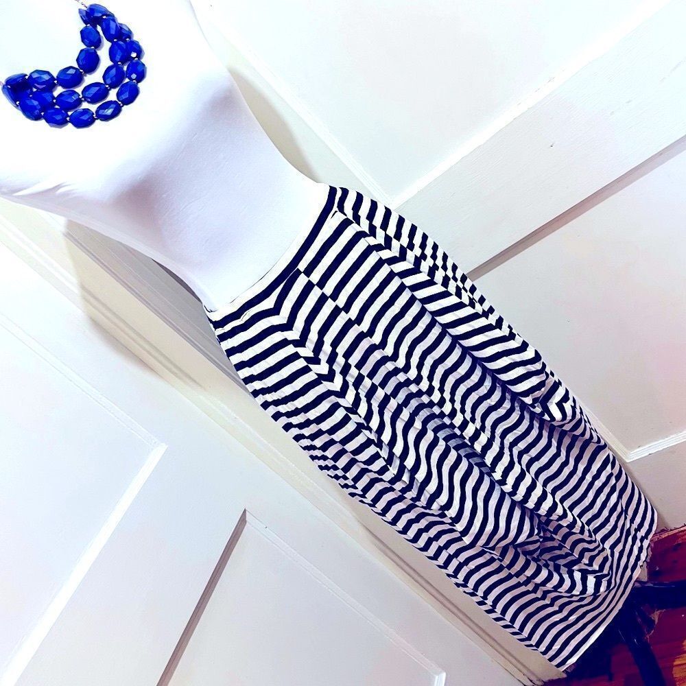 Jewel Toffier Women's One Size Black and White Striped Skirt with Pockets
